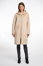Carica l'immagine nel visualizzatore di Gallery, Cappotto in pelliccia reversibile