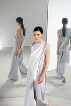 Carica l'immagine nel visualizzatore di Gallery, Tuta crepe mantella