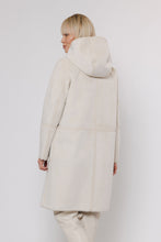Carica l'immagine nel visualizzatore di Gallery, Cappotto in pelliccia reversibile