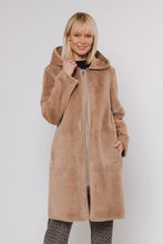 Carica l'immagine nel visualizzatore di Gallery, Cappotto in pelliccia reversibile