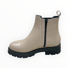 Carica l'immagine nel visualizzatore di Gallery, Beatles pelle e camoscio