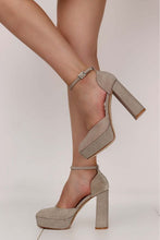 Carica l&#39;immagine nel visualizzatore di Gallery, Décolleté plateaux cinturino
