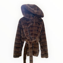 Carica l&#39;immagine nel visualizzatore di Gallery, Cappottino visone
