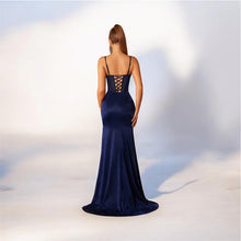 Carica l'immagine nel visualizzatore di Gallery, Abito sirena raso

