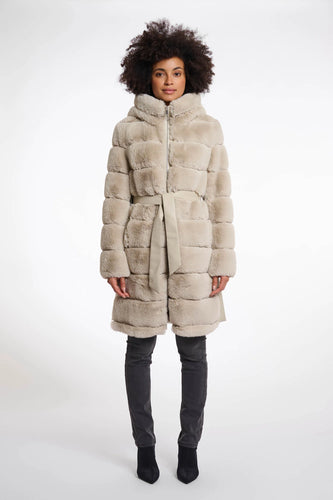 Cappotto in pelliccia con cinta