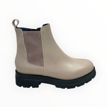 Carica l&#39;immagine nel visualizzatore di Gallery, Beatles pelle e camoscio
