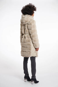 Cappotto in pelliccia con cinta