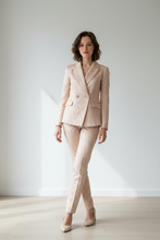 Carica l&#39;immagine nel visualizzatore di Gallery, Tailleur fantasia rosa 
