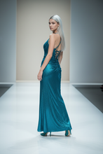 Carica l'immagine nel visualizzatore di Gallery, Abito sirena strass
