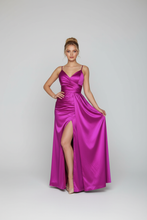 Carica l&#39;immagine nel visualizzatore di Gallery, Abito raso con fusciacca
