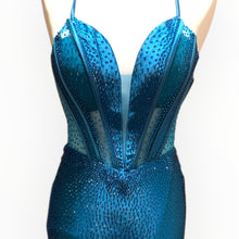 Carica l'immagine nel visualizzatore di Gallery, Abito sirena strass
